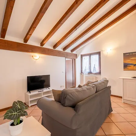 Apartament Romantic Hideaway In *