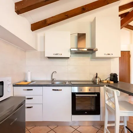 Apartament Romantic Hideaway In *