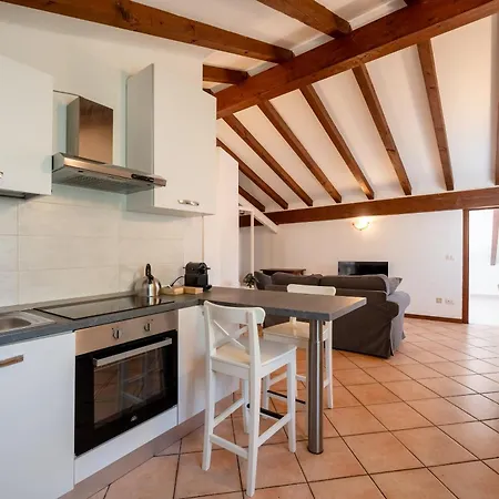 Apartament Romantic Hideaway In *